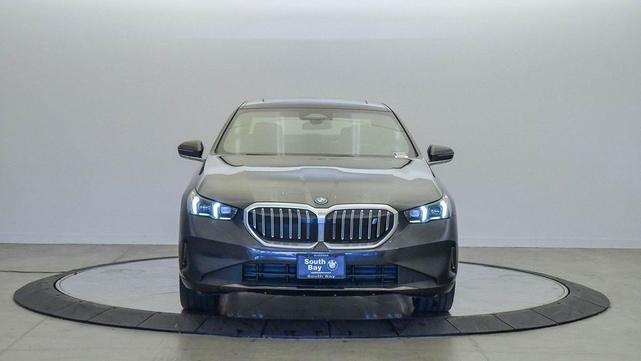 Photo of 2025 Dark Graphite Metallic BMW i5