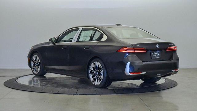 Photo of 2025 Dark Graphite Metallic BMW i5
