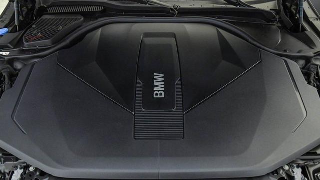Photo of 2025 Dark Graphite Metallic BMW i5