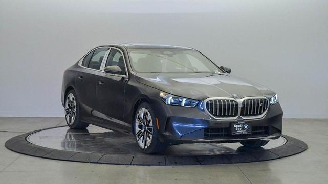 Photo of 2025 Dark Graphite Metallic BMW i5