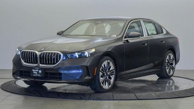 Photo of 2025 Dark Graphite Metallic BMW i5