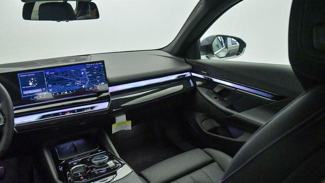 Photo of 2025 Dark Graphite Metallic BMW i5