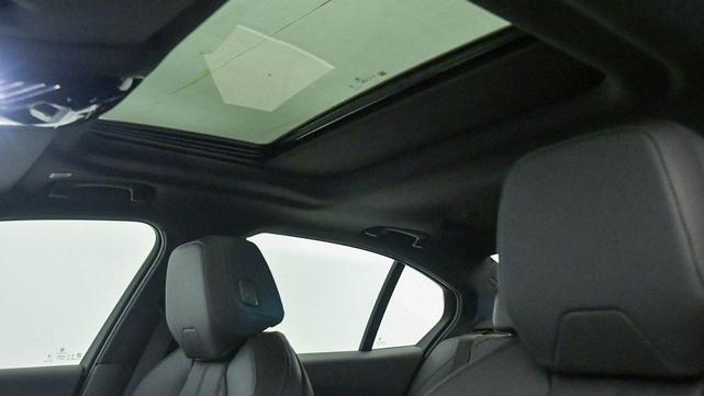 Photo of 2025 Dark Graphite Metallic BMW i5