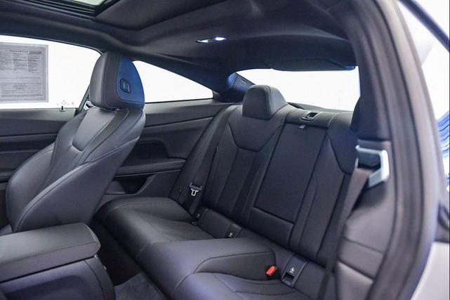 Photo of 2025 Alpine White BMW 430