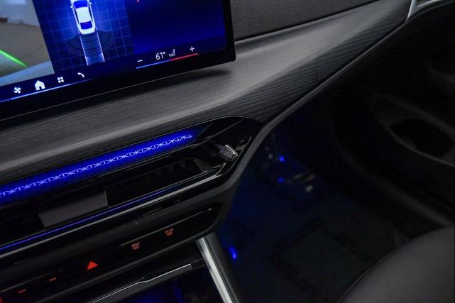 Photo of 2025 Alpine White BMW 430