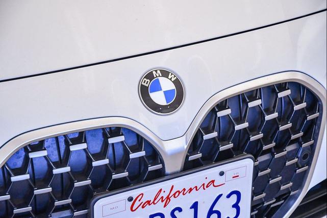 Photo of 2025 Alpine White BMW 430