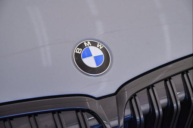 Photo of 2025 Brooklyn Grey Metallic BMW 330