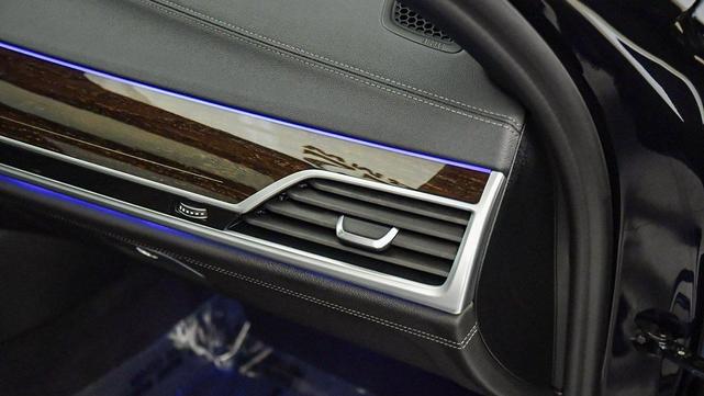 Photo of 2022 Carbon Black Metallic BMW 740