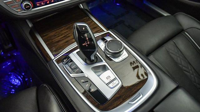 Photo of 2022 Carbon Black Metallic BMW 740