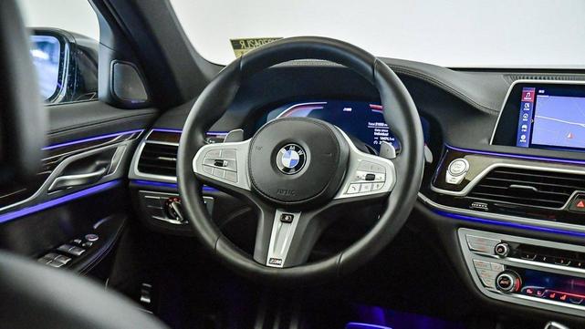 Photo of 2022 Carbon Black Metallic BMW 740
