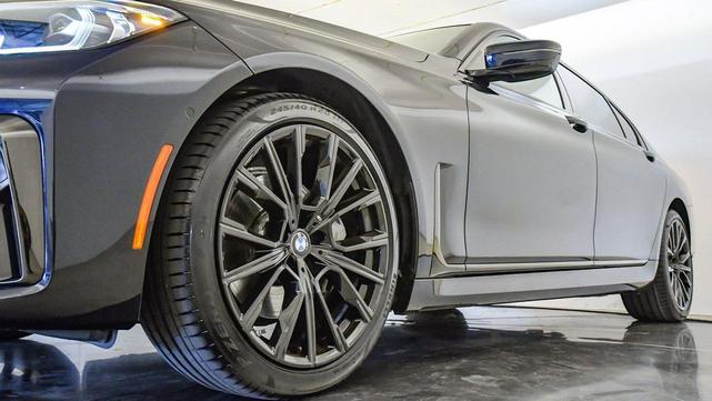 Photo of 2022 Carbon Black Metallic BMW 740