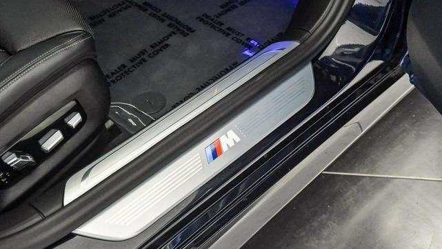 Photo of 2022 Carbon Black Metallic BMW 740