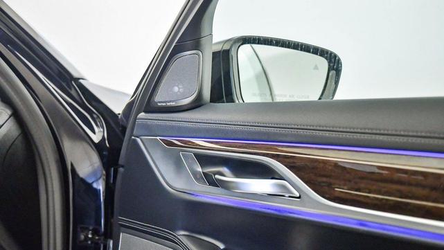 Photo of 2022 Carbon Black Metallic BMW 740