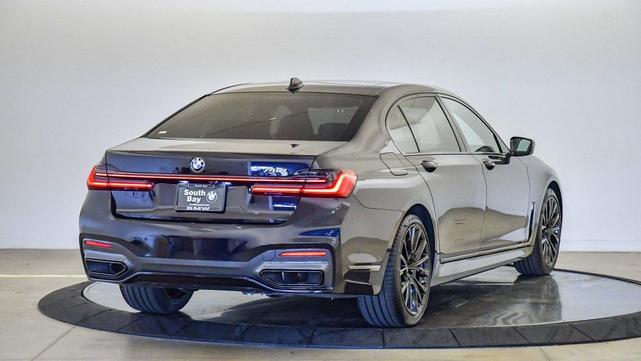 Photo of 2022 Carbon Black Metallic BMW 740