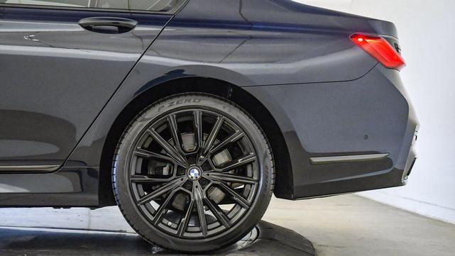 Photo of 2022 Carbon Black Metallic BMW 740