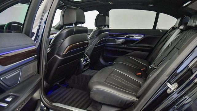 Photo of 2022 Carbon Black Metallic BMW 740