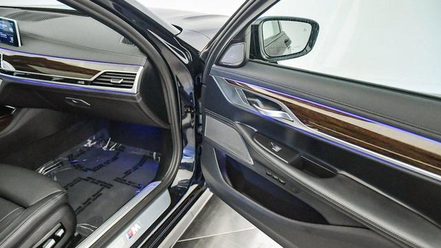 Photo of 2022 Carbon Black Metallic BMW 740