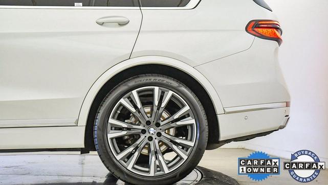 Photo of 2023 Mineral White Metallic BMW X7