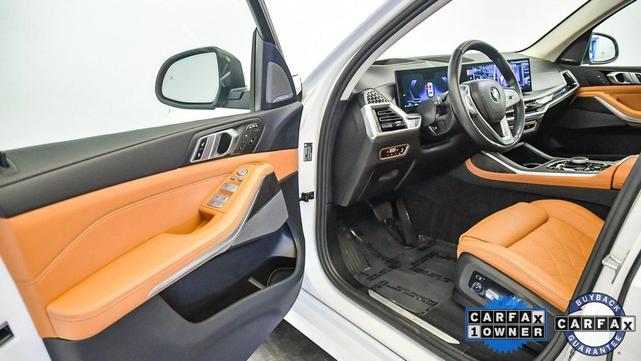 Photo of 2023 Mineral White Metallic BMW X7