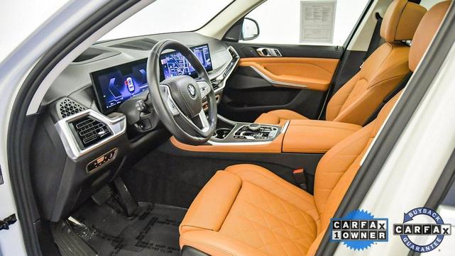 Photo of 2023 Mineral White Metallic BMW X7