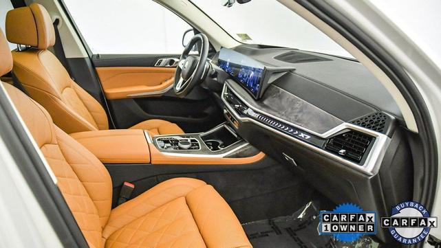 Photo of 2023 Mineral White Metallic BMW X7