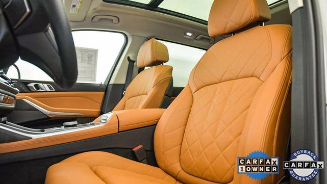 Photo of 2023 Mineral White Metallic BMW X7