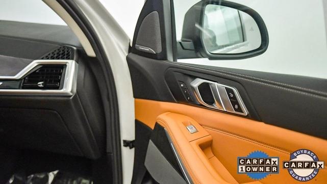 Photo of 2023 Mineral White Metallic BMW X7