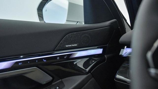 Photo of 2025 Alpine White BMW i5