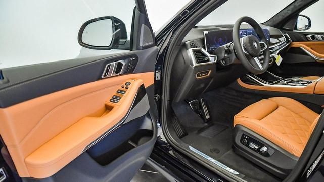 Photo of 2026 Carbon Black Metallic BMW X7