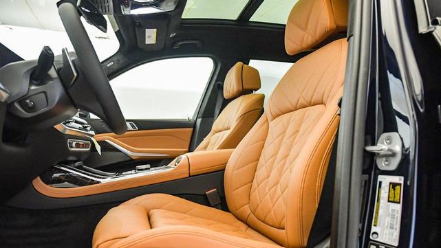 Photo of 2026 Carbon Black Metallic BMW X7