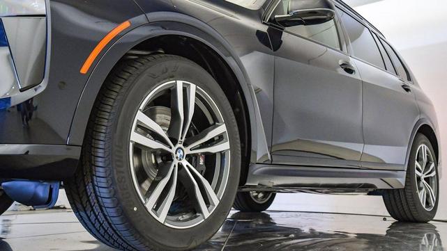 Photo of 2026 Carbon Black Metallic BMW X7