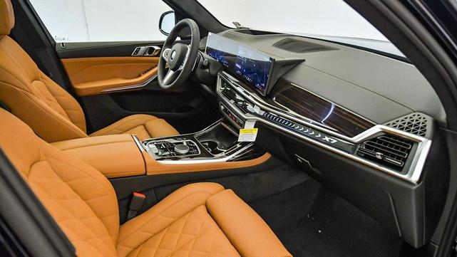 Photo of 2026 Carbon Black Metallic BMW X7