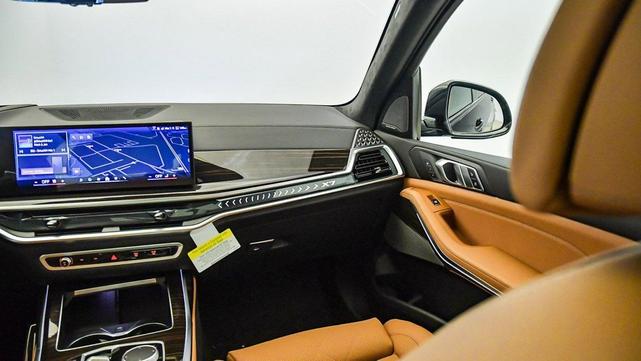 Photo of 2026 Carbon Black Metallic BMW X7