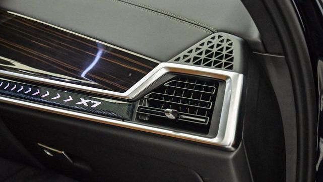 Photo of 2026 Carbon Black Metallic BMW X7