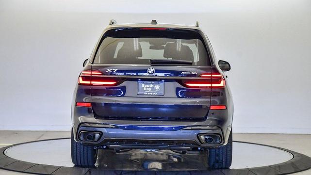 Photo of 2026 Carbon Black Metallic BMW X7