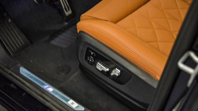Photo of 2026 Carbon Black Metallic BMW X7