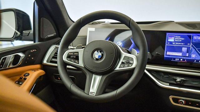 Photo of 2026 Carbon Black Metallic BMW X7