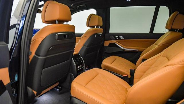 Photo of 2026 Carbon Black Metallic BMW X7