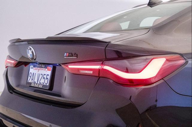 Photo of 2022 Black Sapphire Metallic BMW M4