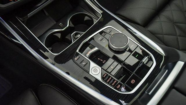 Photo of 2026 Brooklyn Grey Metallic BMW X7