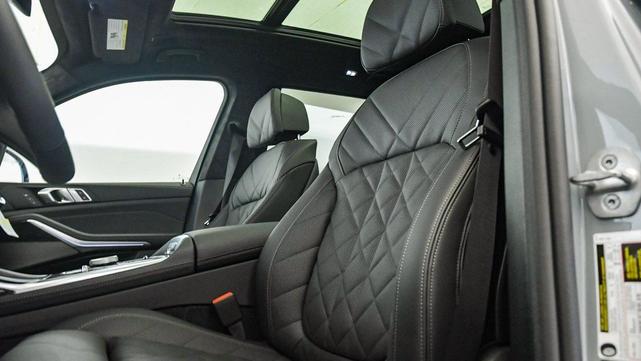 Photo of 2026 Brooklyn Grey Metallic BMW X7