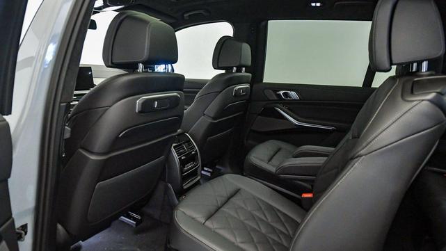 Photo of 2026 Brooklyn Grey Metallic BMW X7