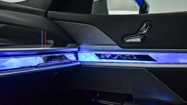 Photo of 2023 Brooklyn Grey Metallic BMW 740