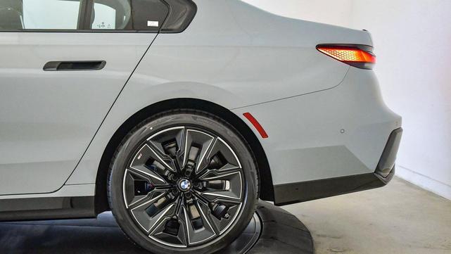 Photo of 2023 Brooklyn Grey Metallic BMW 740