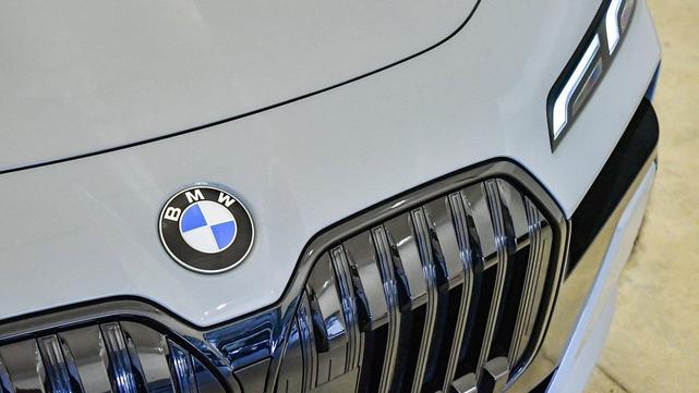 Photo of 2023 Brooklyn Grey Metallic BMW 740