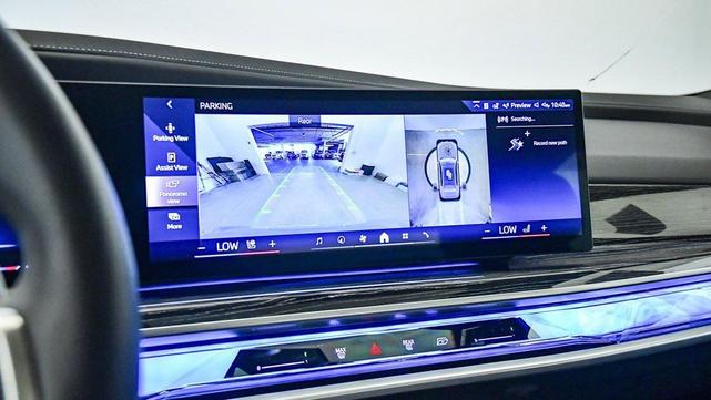 Photo of 2023 Brooklyn Grey Metallic BMW 740
