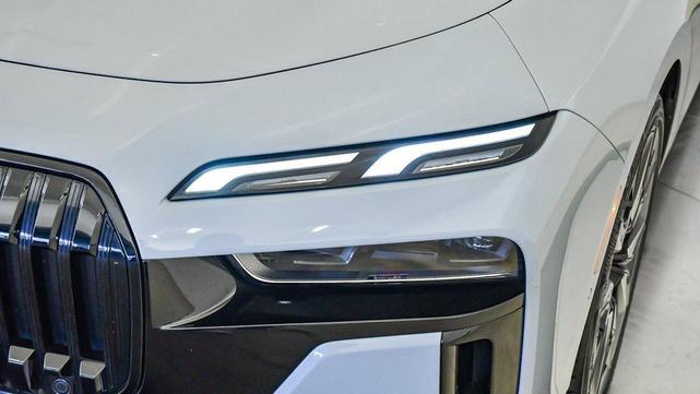 Photo of 2023 Brooklyn Grey Metallic BMW 740