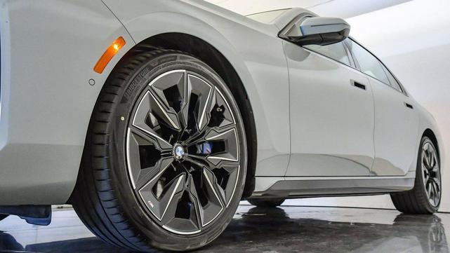 Photo of 2023 Brooklyn Grey Metallic BMW 740