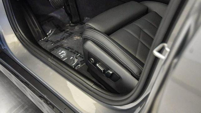 Photo of 2025 Oxide Grey Metallic BMW 530