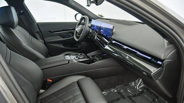 Photo of 2025 Oxide Grey Metallic BMW 530